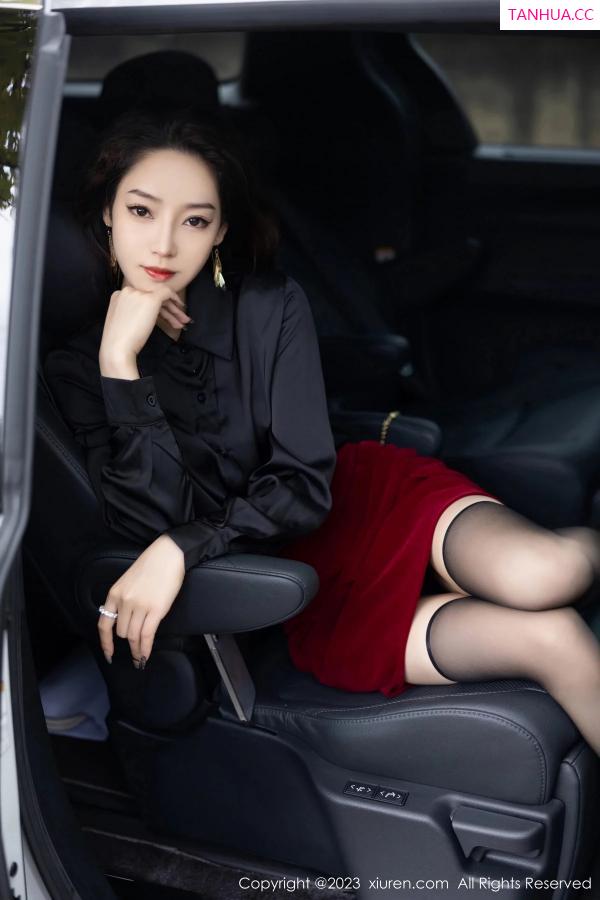   [XiuRen]高清写真图 2023.12.26 No.7867 苏曼兮 短裙黑丝第4张图片